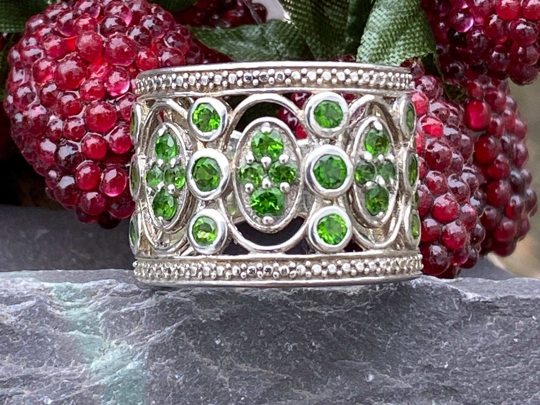 Sterling Silver & Chrome Diopside Ring Size P or 7 3/4 US.