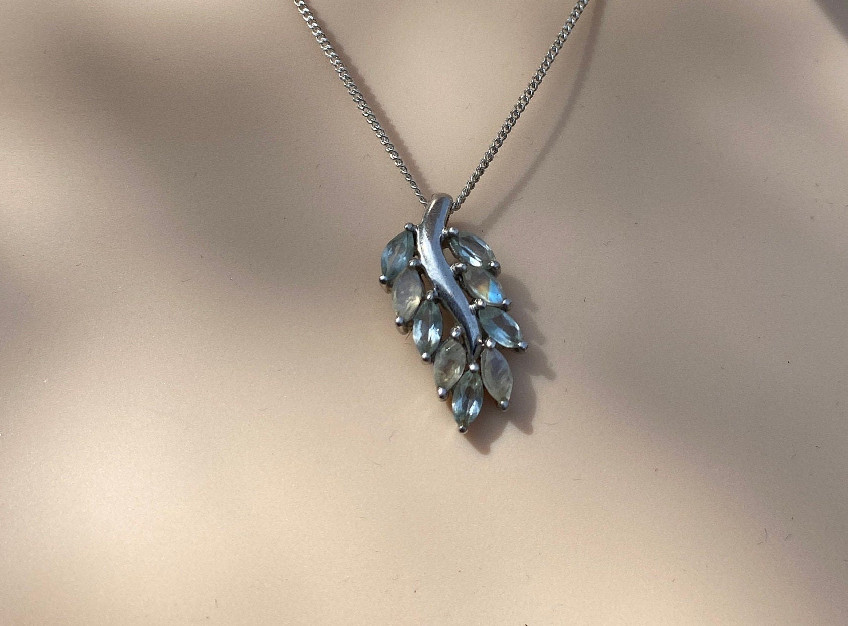 Sterling Silver Labradorite Leaf Pendant & Chain.