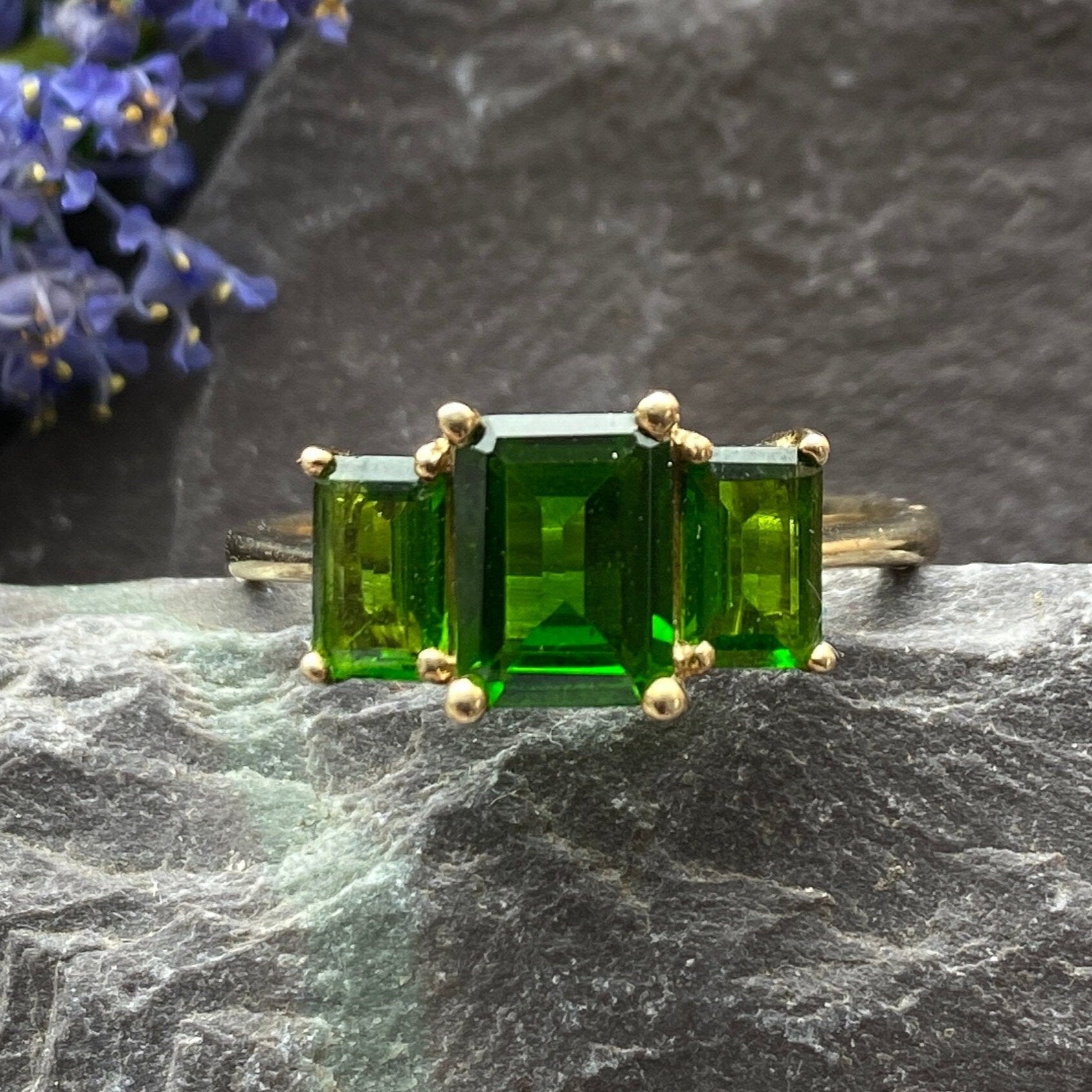 9ct Gold Diopside Trilogy Ring Size V or 10 5/8 US.