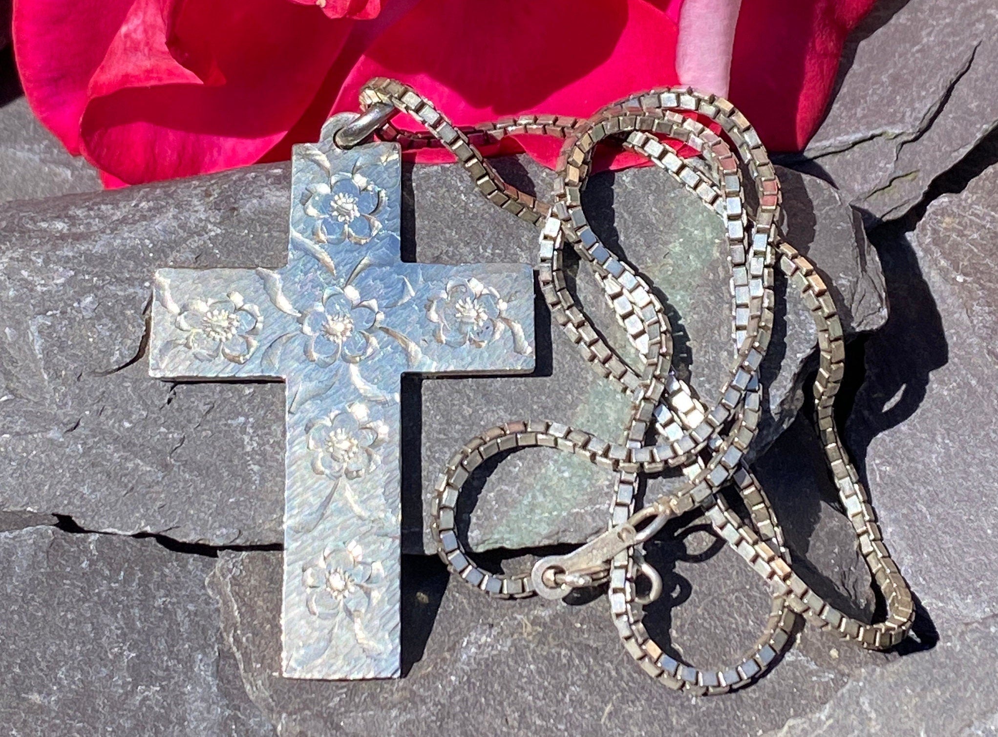 Vintage Large Silver Cross & 18 Inch Chain In Sterling Silver.