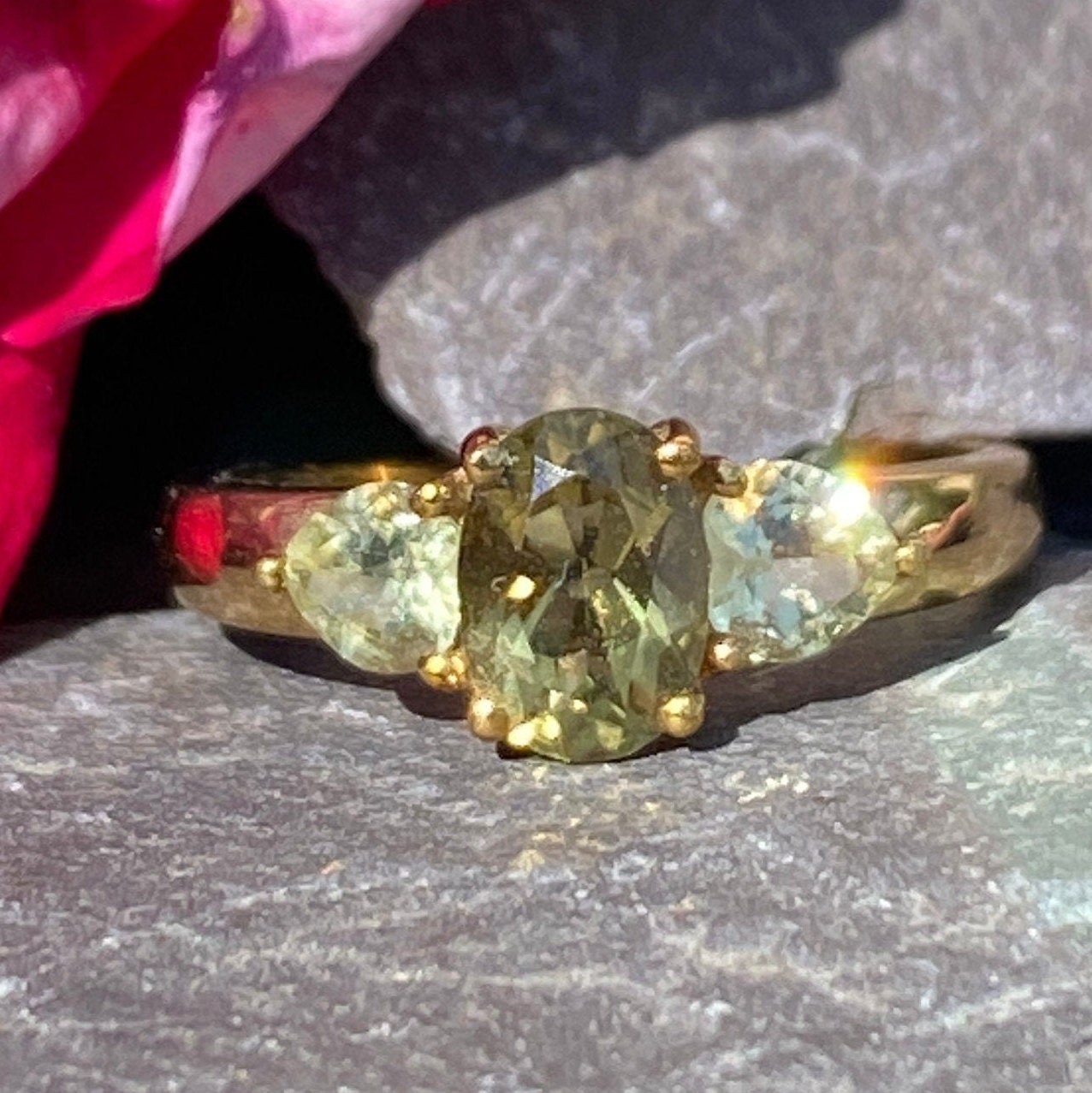 9ct Gold Scapolite & Green Quartz Ring Size K 1/2 or 5 1/2 USA.