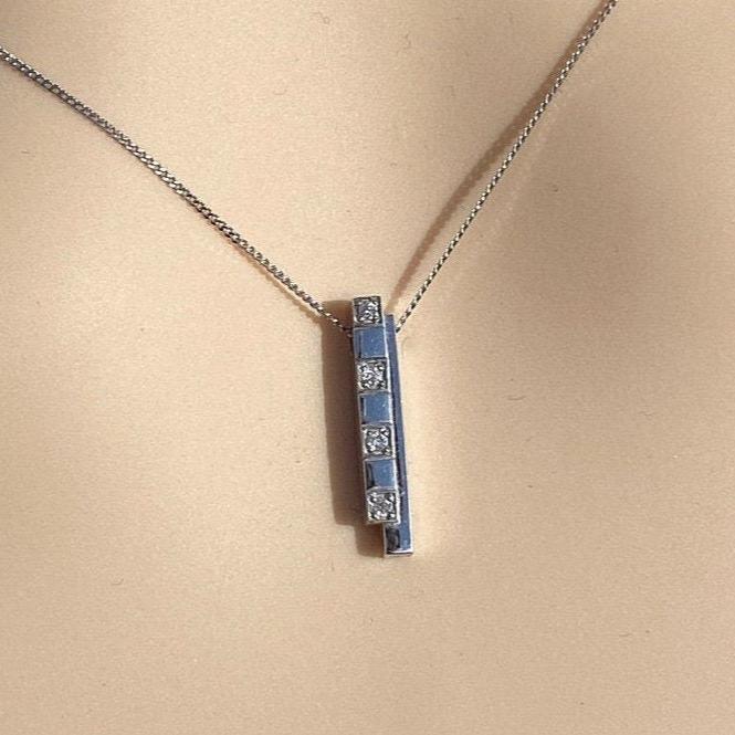 9ct Diamond Pendant & 18 Inch Chain In White Gold.