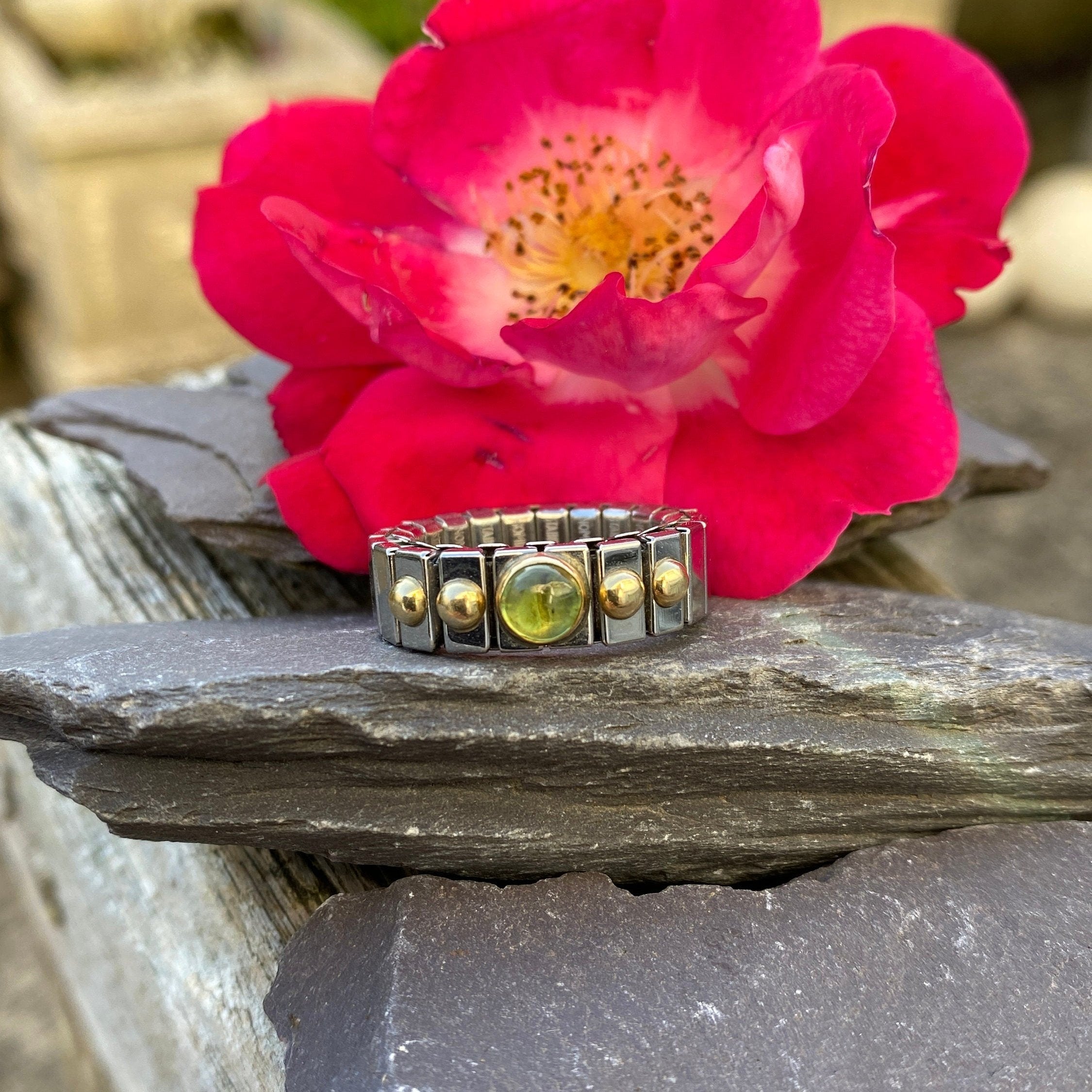 Nomination Expanding Peridot Ring In Stainless Steel & 18ct Gold Free size.