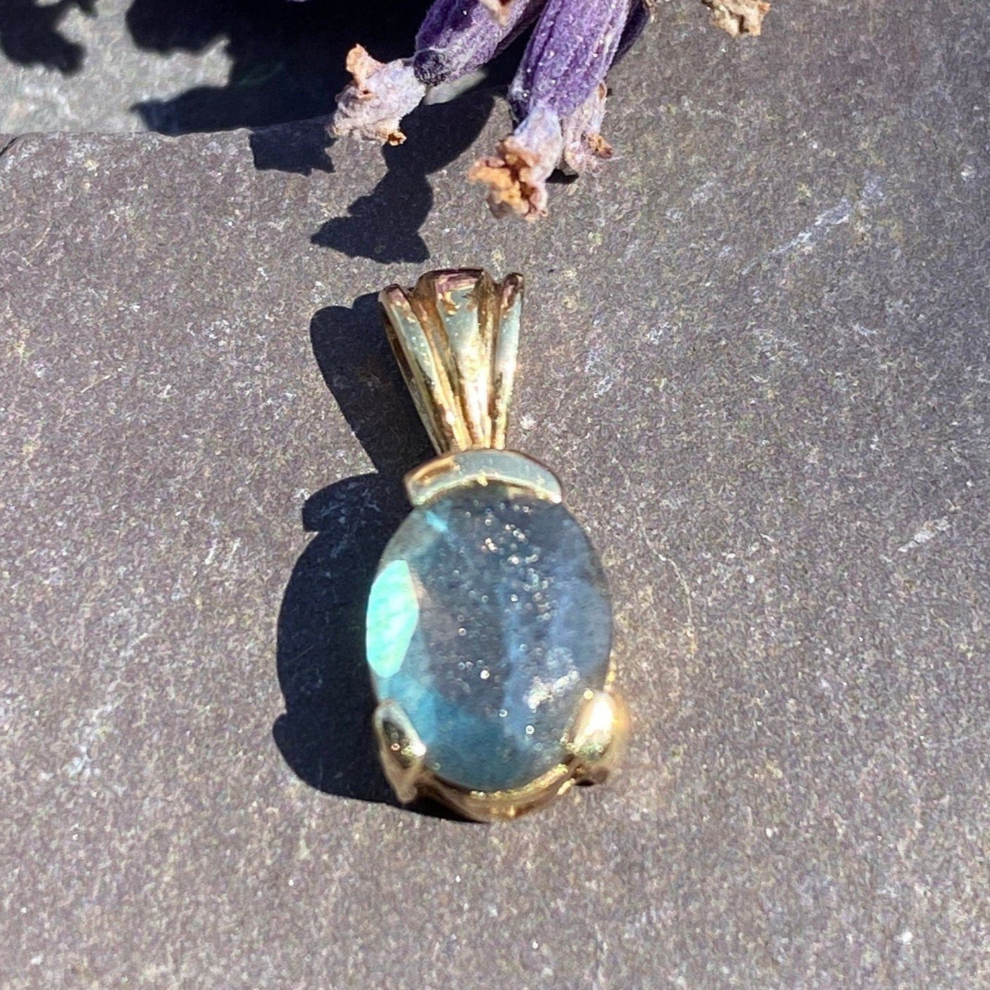 9ct Gold Labradorite Pendant.