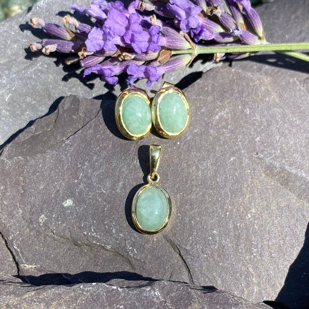 9ct Gold Jade Stud Earrings & Pendant.