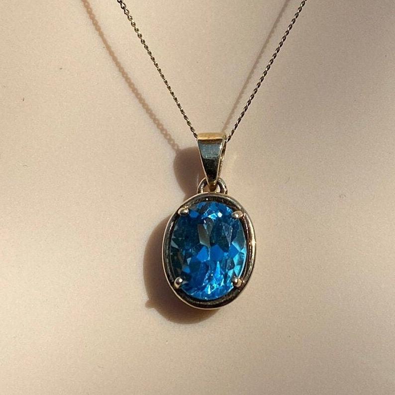 9ct Blue Topaz Pendant & 18 Inch Chain.