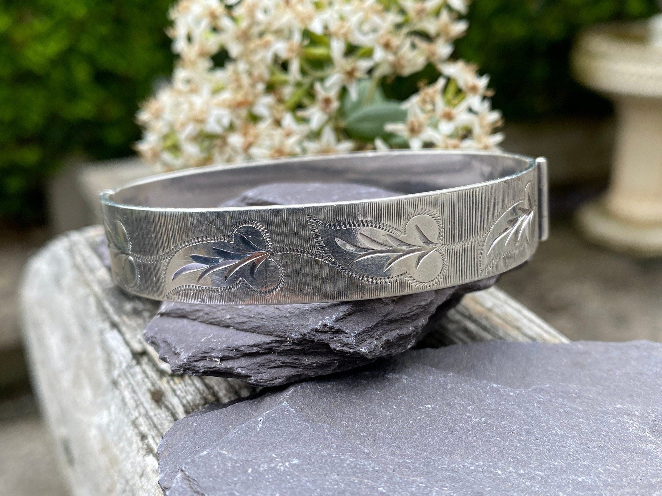 Vintage Solid Sterling Silver Bangle Bracelet.