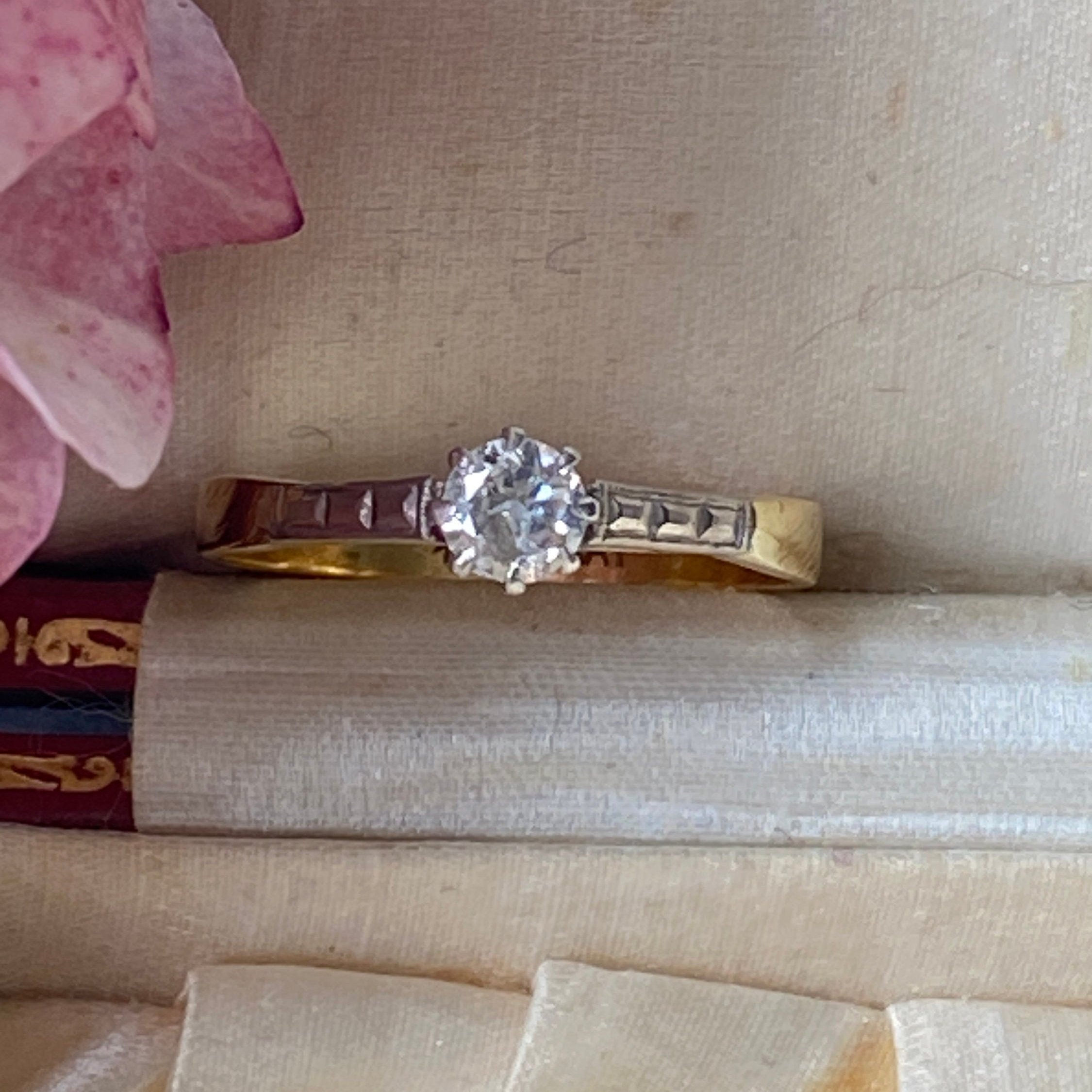 Art Deco Solitaire Diamond Ring in 18ct Gold & Platinum.