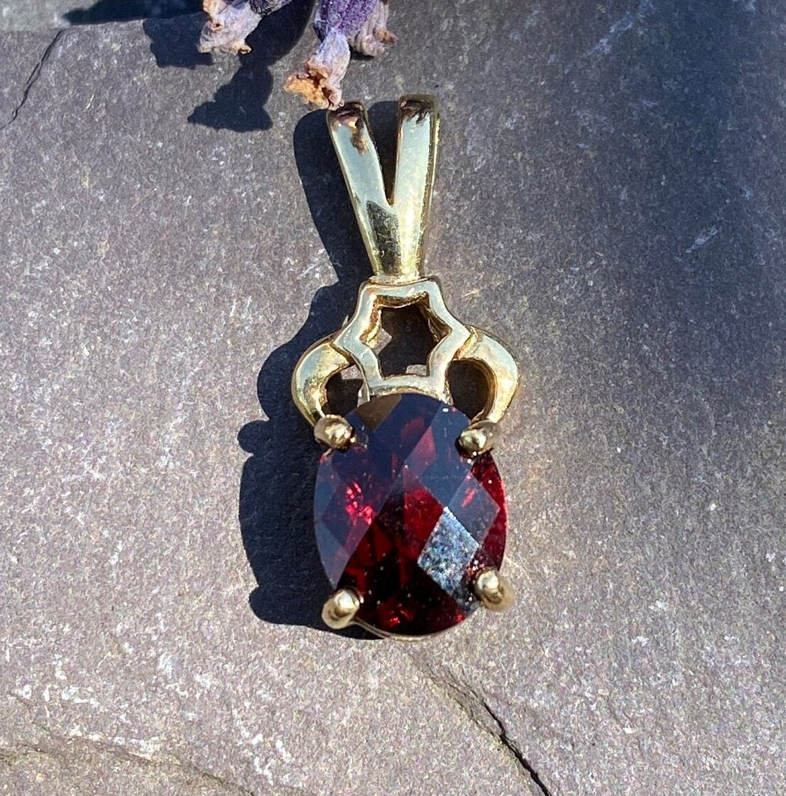 9ct Rose Cut Garnet pendant.