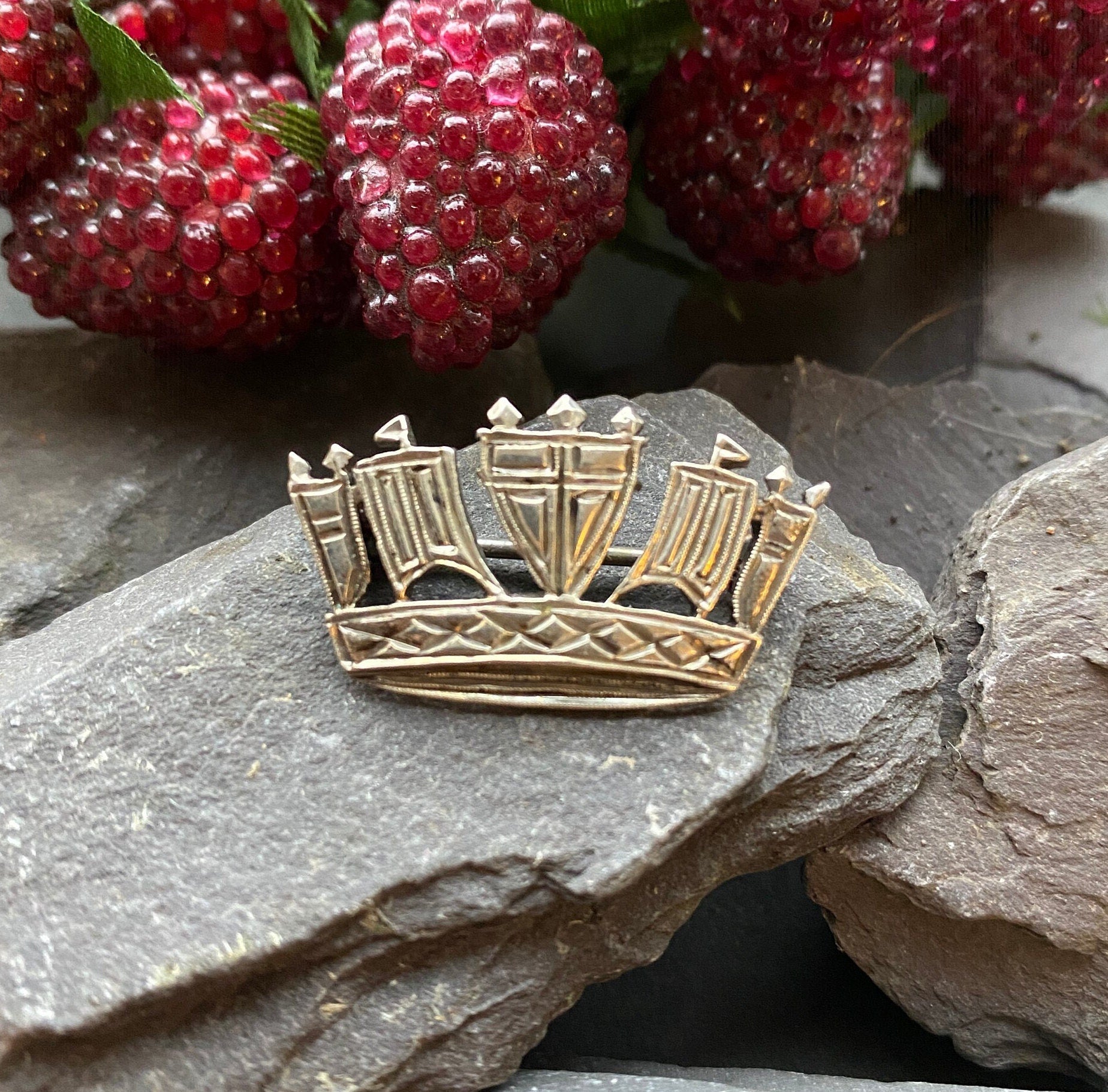 Vintage Naval Crown Sweetheart Brooch in Sterling Silver.