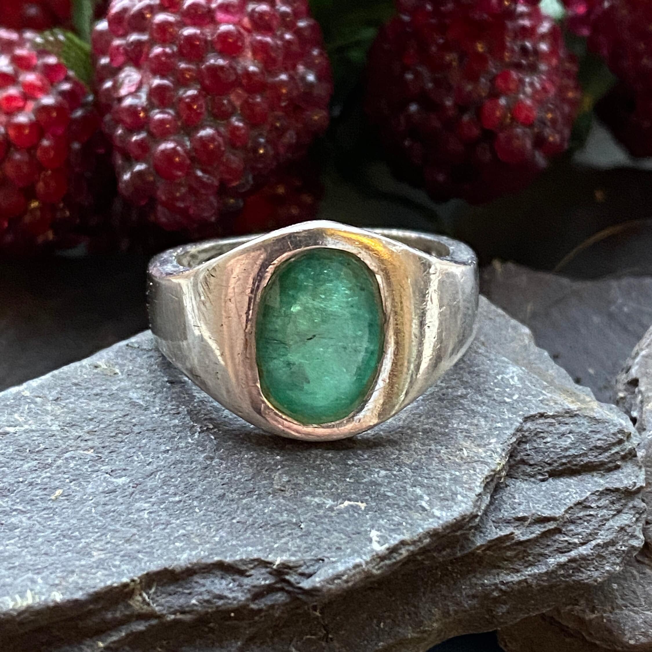 Vintage Emerald & Sterling Silver Ring Size P or 7 3/4 US.