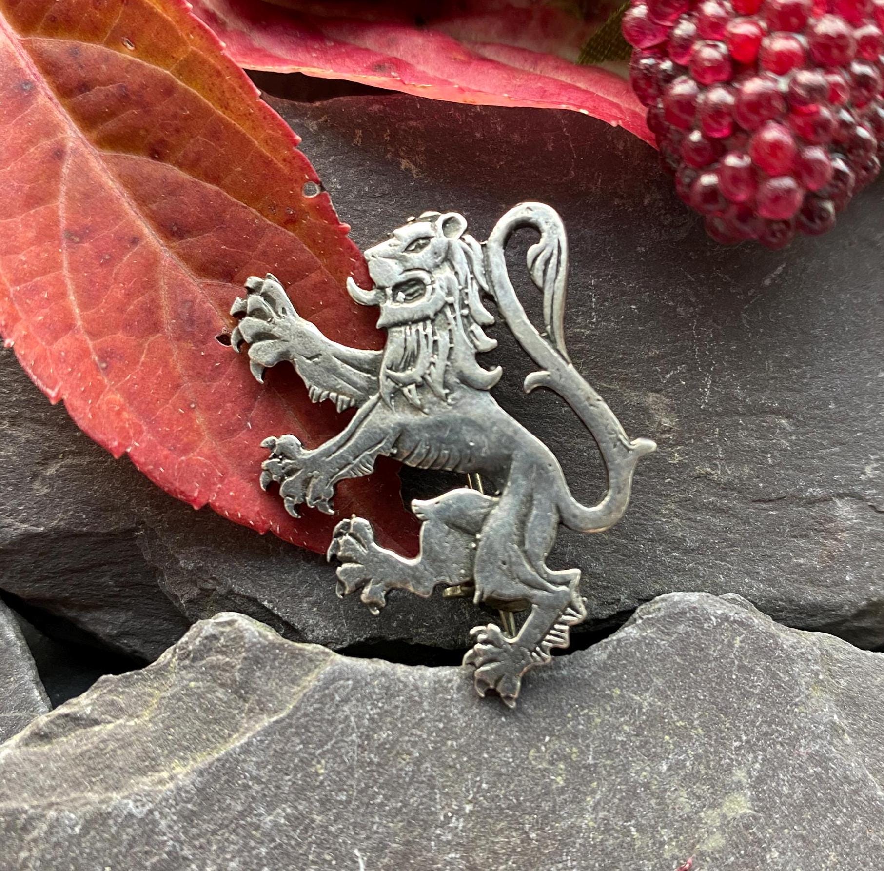 Vintage Iona Silver Brooch Of Scottish Lion Rampant .