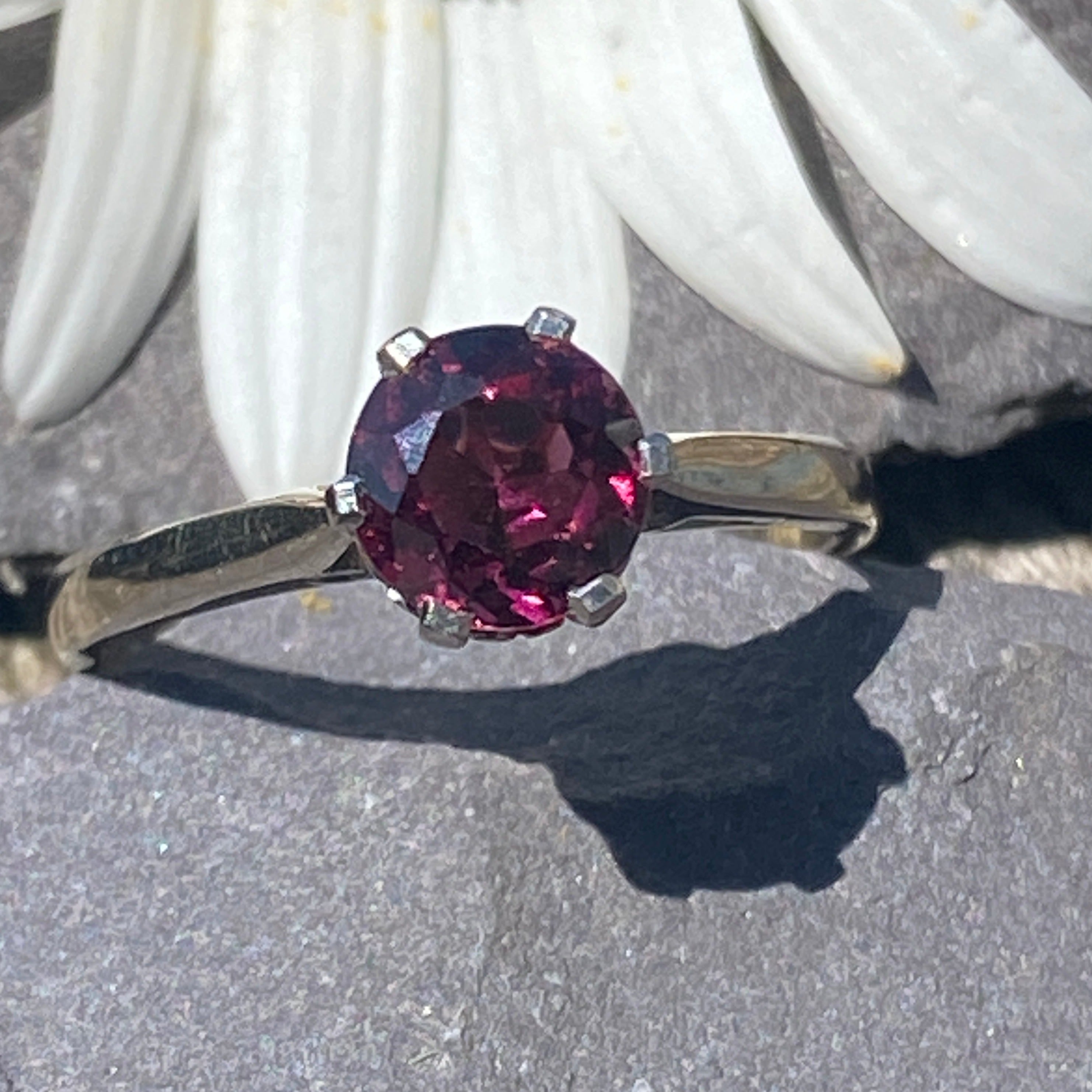 Early 20th Century 18ct White Gold & Platinum Solitaire Garnet Ring Size K 1/2 or 5 1/2 USA.
