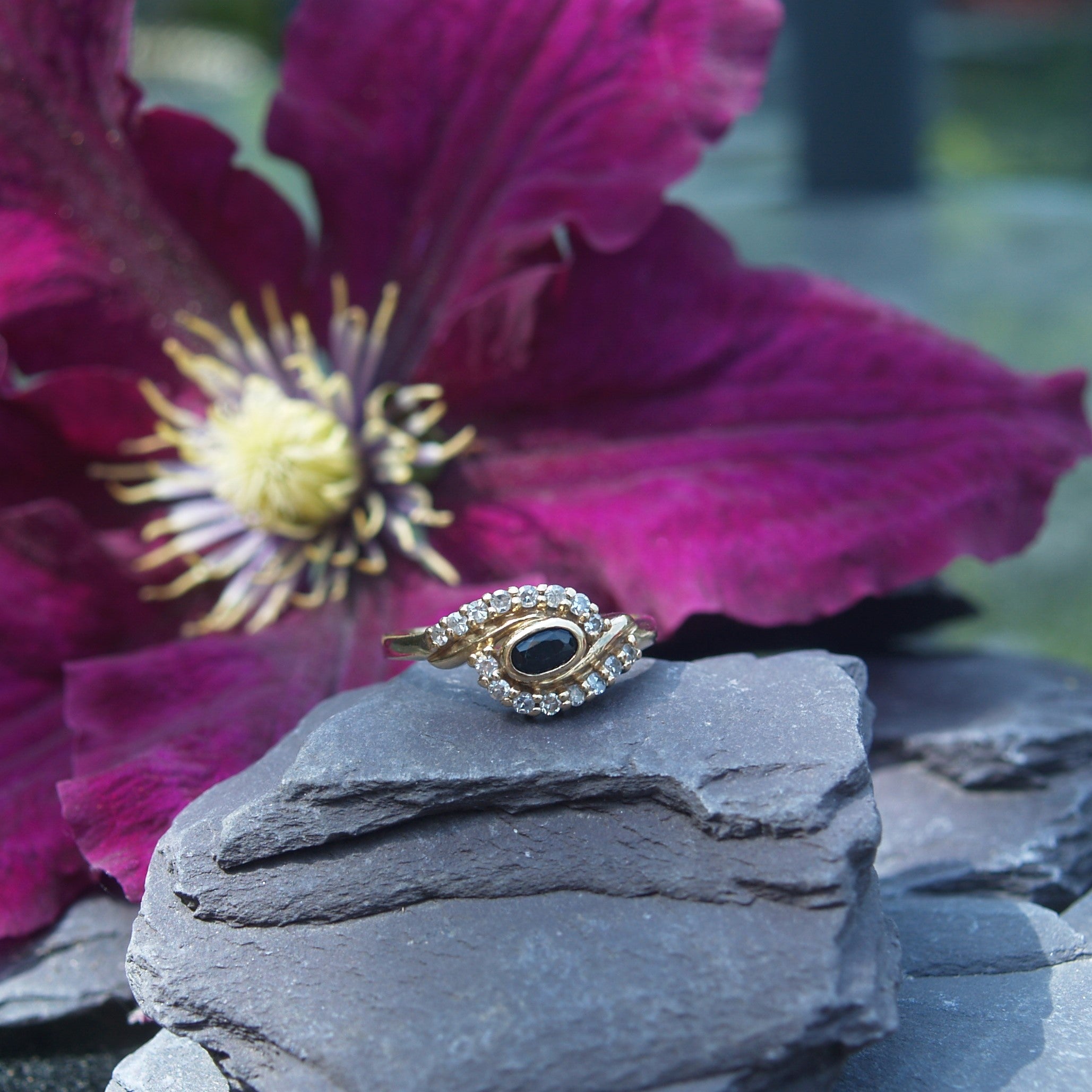 Vintage 9ct Gold Sapphire & Diamond Twist Ring.