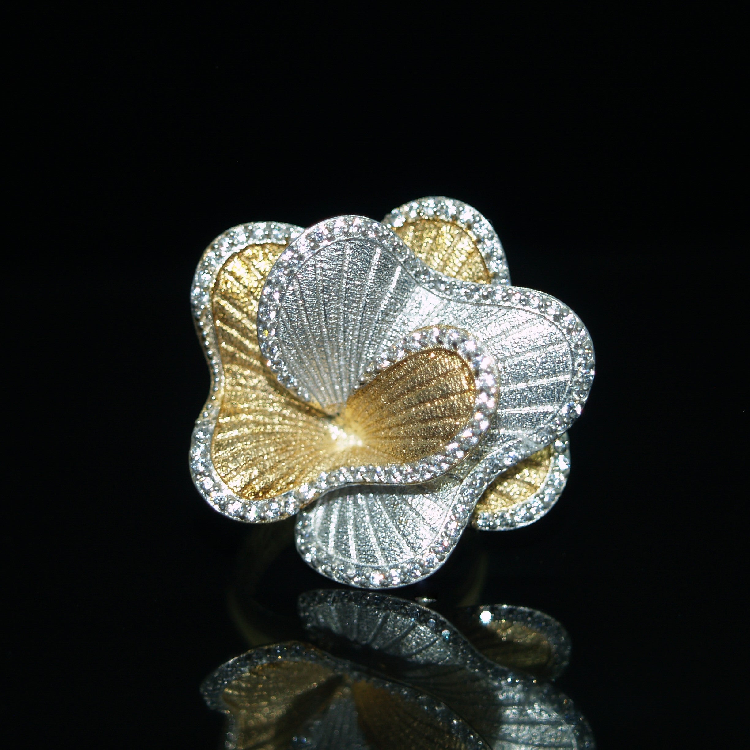 Sterling Silver & Gilt Cubic Zirconia Flower Ring.