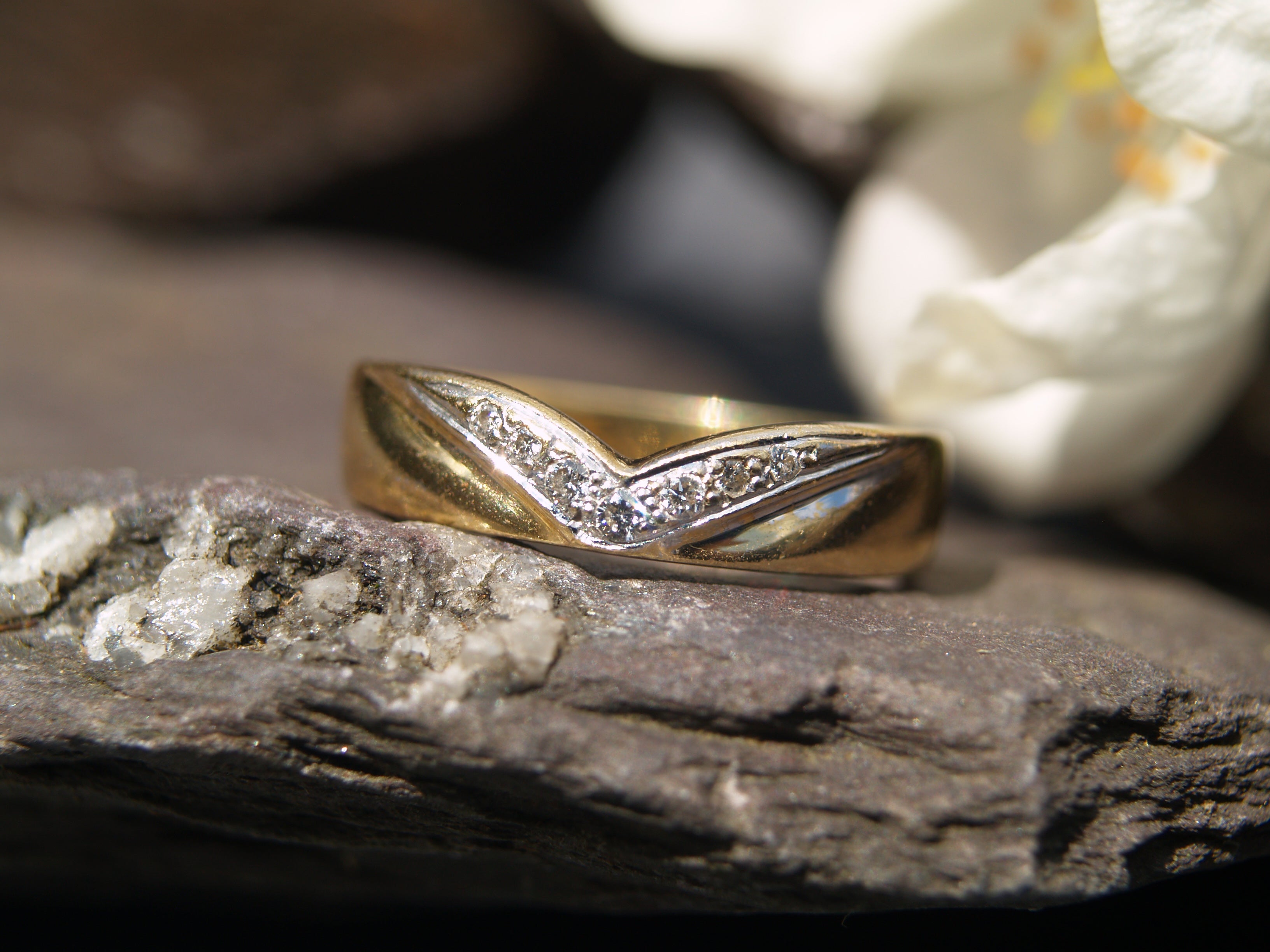 18ct Gold Diamond Set Wishbone Ring Size H or 3 3/4 US