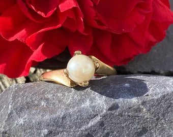 Vintage 9ct Gold Cultured Pearl Ring Size M 1/2 or 6 1/2 (US) Full Hallmarks Birmingham 1966.