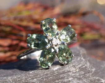 9ct White Gold Green Sapphire & Diamond Flower Cluster Ring Size O or 7 1/4 (US)